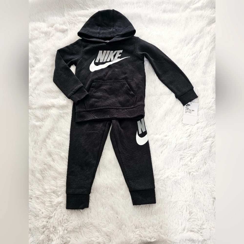 Nike 3T Two Piece Set NEW
